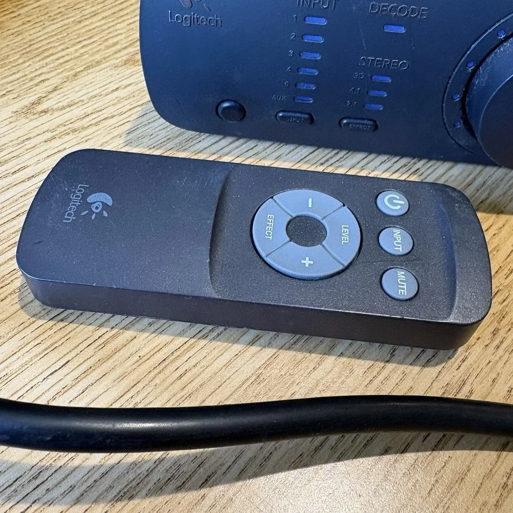 GENUINE Logitech Z906 5.1 Surround Sound Speaker System Control Console, Remote